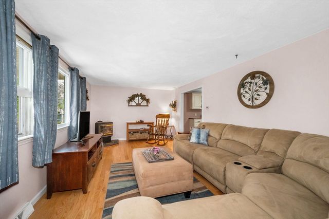 18 South St, Billerica, MA 01821