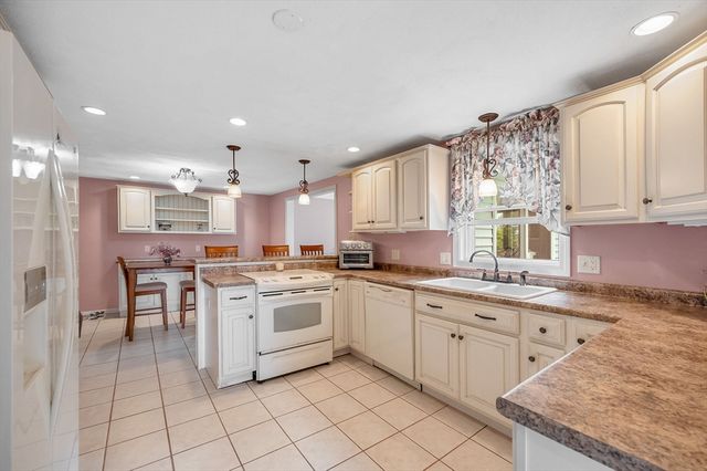 18 South St, Billerica, MA 01821