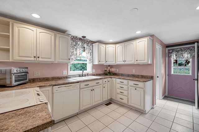 18 South St, Billerica, MA 01821