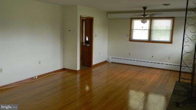 129 APPLE AVE, Mount Jackson, VA 22842