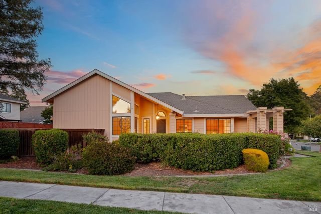 272 S Temelec Cir, Sonoma, CA 95476