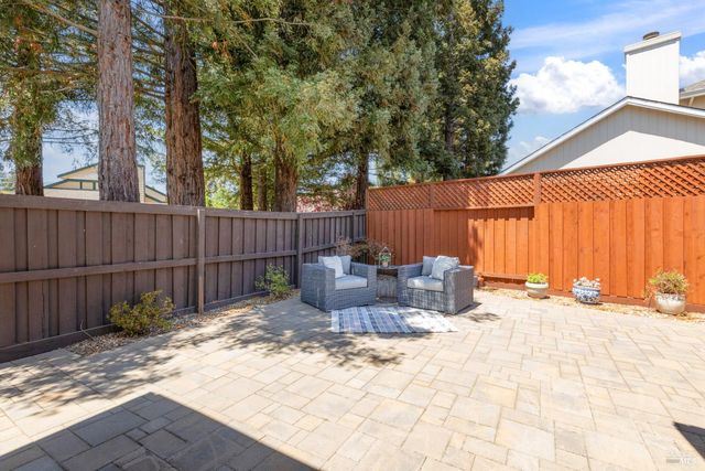272 S Temelec Cir, Sonoma, CA 95476