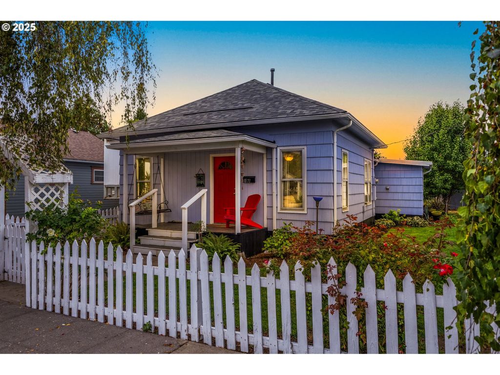 1071 Sw CHURCH St, Dallas, OR 97338