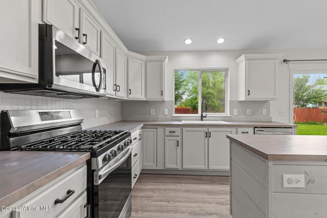 7312 W Macaw LN, Rathdrum, ID 83858