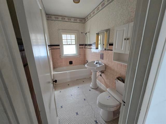 112 Rome Avenue, Rockford, IL 61107