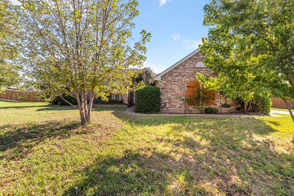 2609 Castle Road, Burleson, TX 76028 — photo 3