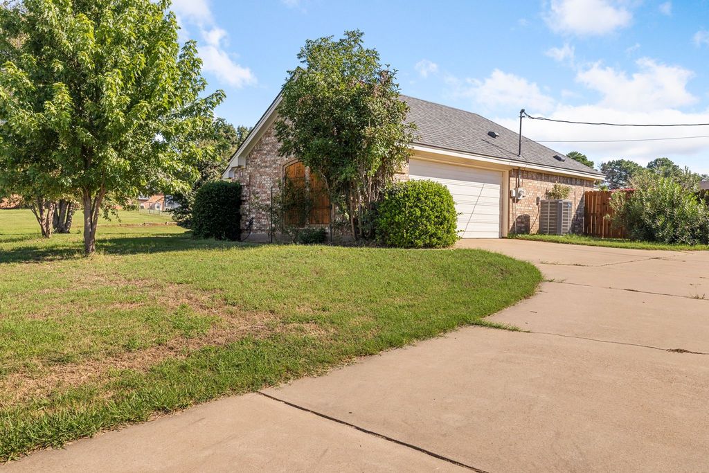 2609 Castle Road, Burleson, TX 76028 — photo 4