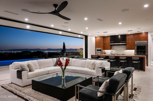 4725 N 56TH Street, Phoenix, AZ 85018