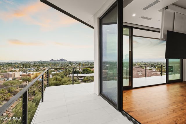 4725 N 56TH Street, Phoenix, AZ 85018