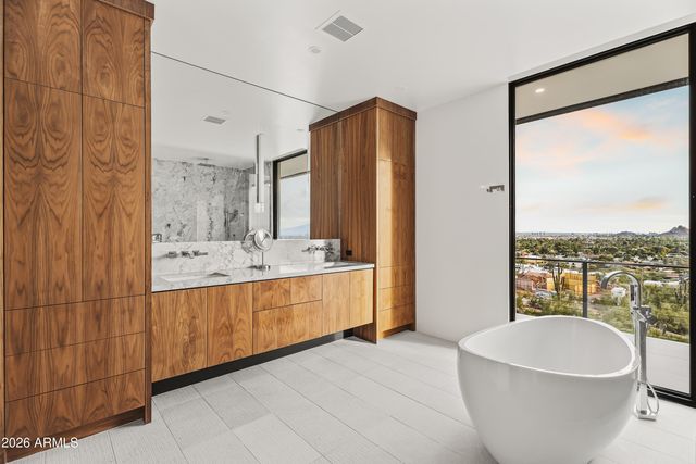 4725 N 56TH Street, Phoenix, AZ 85018