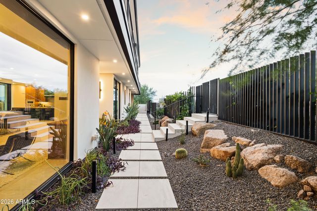 4725 N 56TH Street, Phoenix, AZ 85018