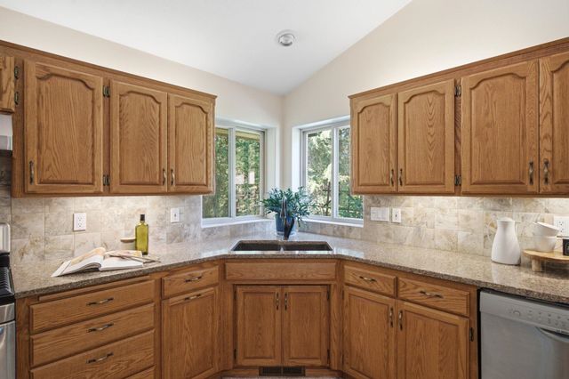 8818 N Ormond Ct, Newman Lake, WA 99025