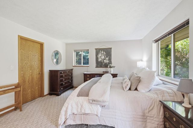 8818 N Ormond Ct, Newman Lake, WA 99025