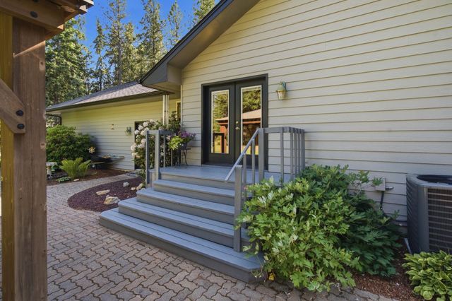 8818 N Ormond Ct, Newman Lake, WA 99025