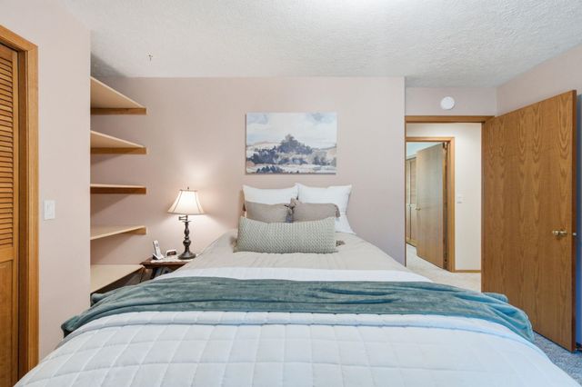 8818 N Ormond Ct, Newman Lake, WA 99025