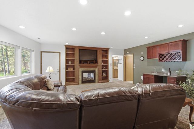 8818 N Ormond Ct, Newman Lake, WA 99025