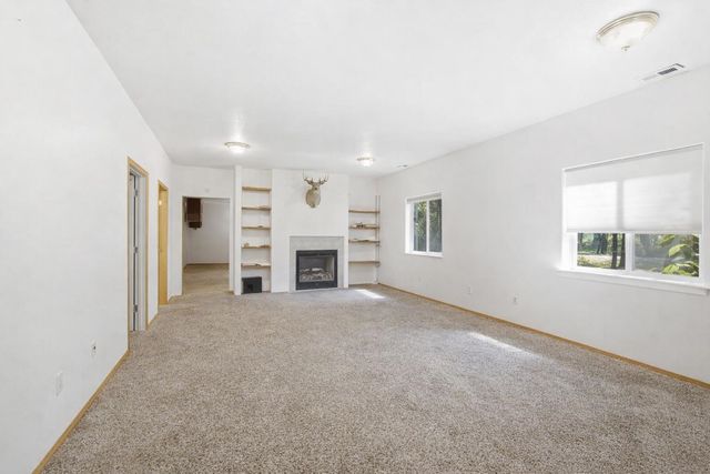 8818 N Ormond Ct, Newman Lake, WA 99025
