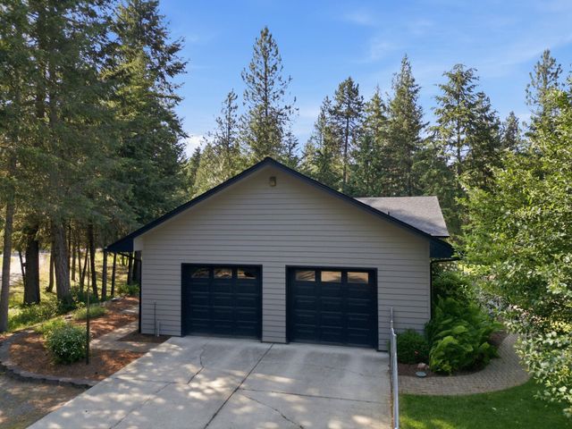 8818 N Ormond Ct, Newman Lake, WA 99025