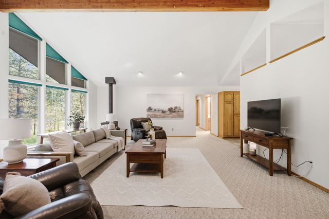 8818 N Ormond Ct, Newman Lake, WA 99025