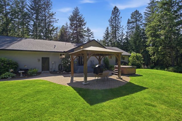 8818 N Ormond Ct, Newman Lake, WA 99025