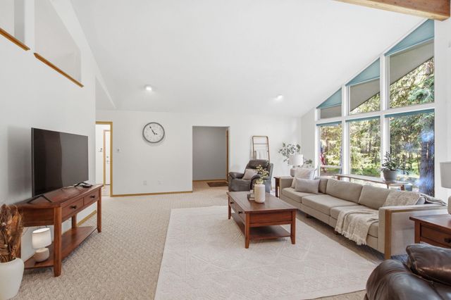 8818 N Ormond Ct, Newman Lake, WA 99025