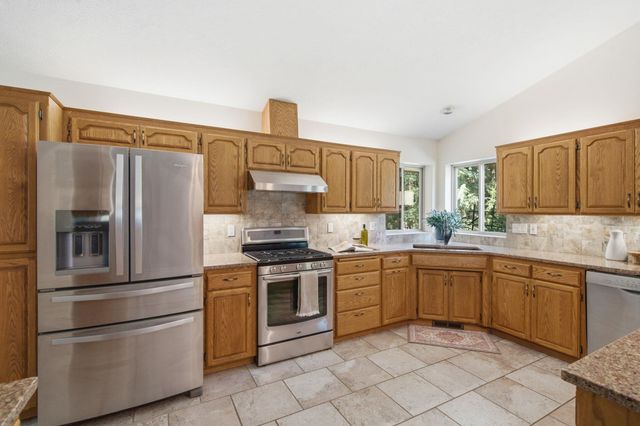8818 N Ormond Ct, Newman Lake, WA 99025