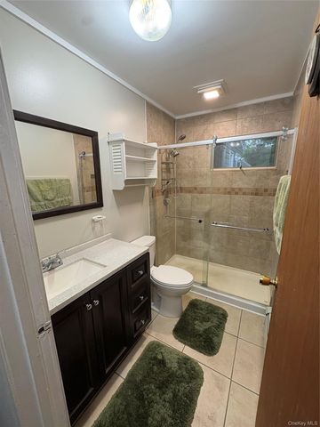 34 Floyd Road, Shirley, NY 11967