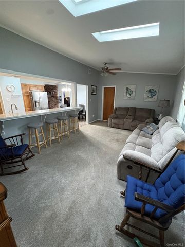 34 Floyd Road, Shirley, NY 11967