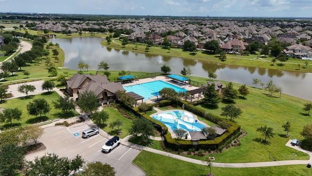 2341 Shallow Creek Lane, Friendswood, TX 77546