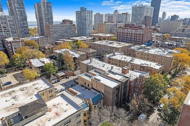 5733 N Winthrop Avenue Penthouse, Chicago, IL 60660