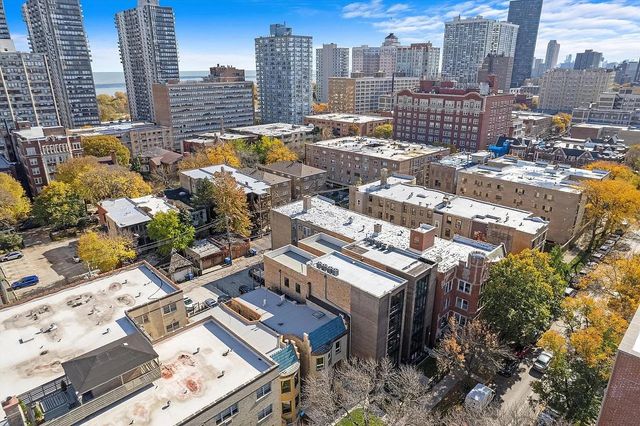 5733 N Winthrop Avenue Penthouse, Chicago, IL 60660