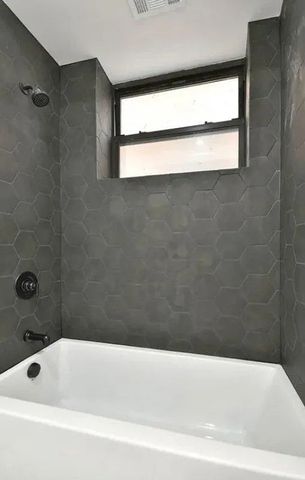 5733 N Winthrop Avenue Penthouse, Chicago, IL 60660