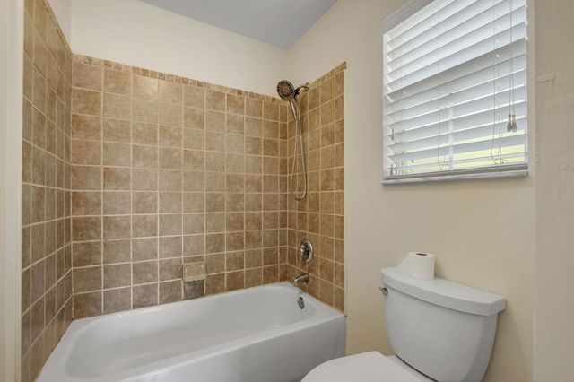 5828 Doonesbury Court, Tallahassee, FL 32303