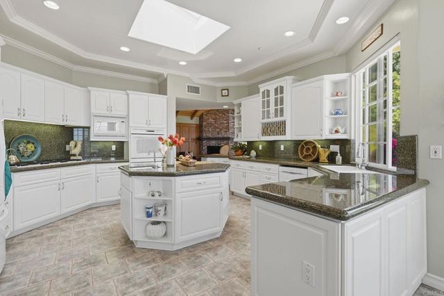 2292 Dos Lomas, Fallbrook, CA 92028