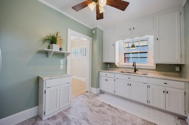 912 11th Street S, Moorhead, MN 56560