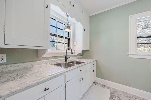 912 11th Street S, Moorhead, MN 56560