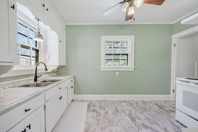 912 11th Street S, Moorhead, MN 56560