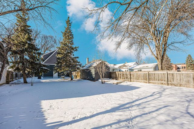 912 11th Street S, Moorhead, MN 56560