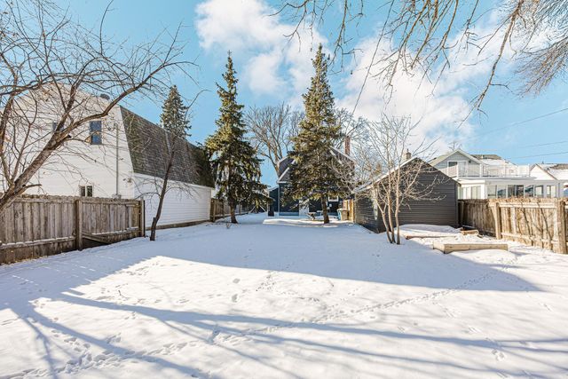 912 11th Street S, Moorhead, MN 56560