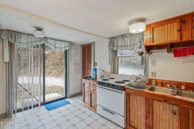 3089 Cedar Creek Rd, Lafollette, TN 37766