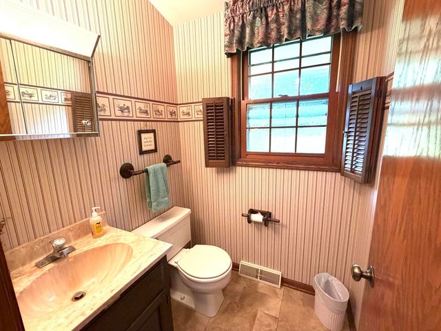 3915 N Tamarack Trail, Crystal Lake, IL 60012
