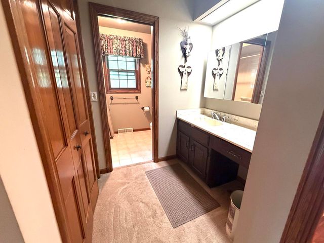 3915 N Tamarack Trail, Crystal Lake, IL 60012
