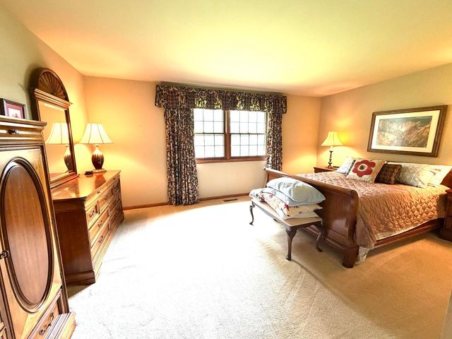 3915 N Tamarack Trail, Crystal Lake, IL 60012