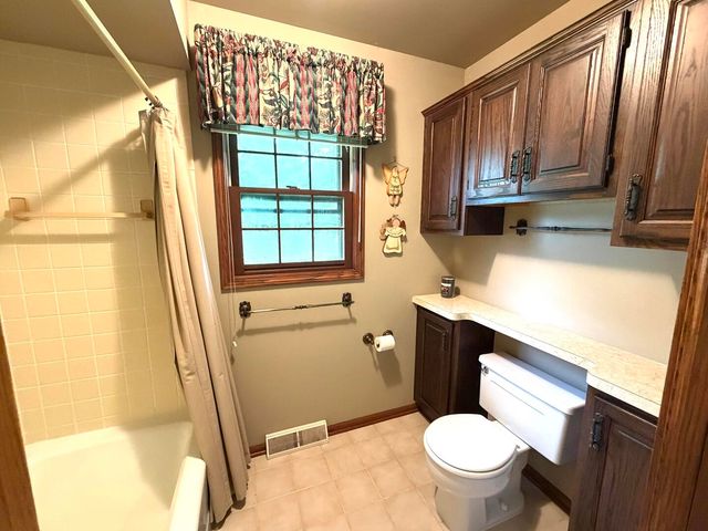3915 N Tamarack Trail, Crystal Lake, IL 60012