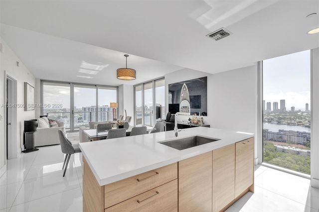 16385 Biscayne Boulevard 2707, North Miami Beach, FL 33160