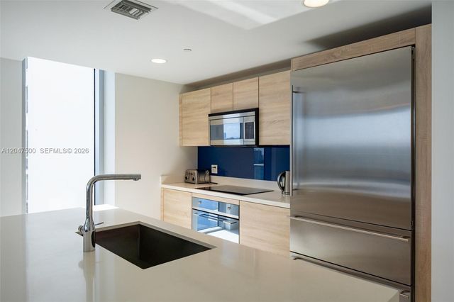16385 Biscayne Boulevard 2707, North Miami Beach, FL 33160