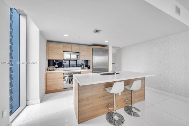 16385 Biscayne Boulevard 2707, North Miami Beach, FL 33160