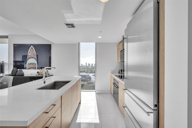 16385 Biscayne Boulevard 2707, North Miami Beach, FL 33160