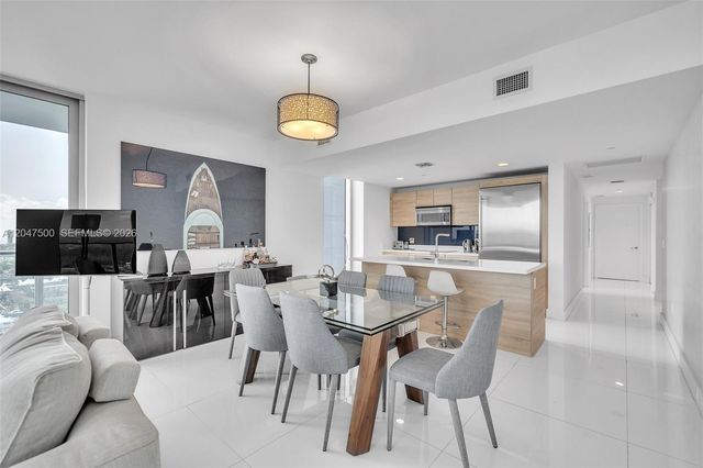 16385 Biscayne Boulevard 2707, North Miami Beach, FL 33160
