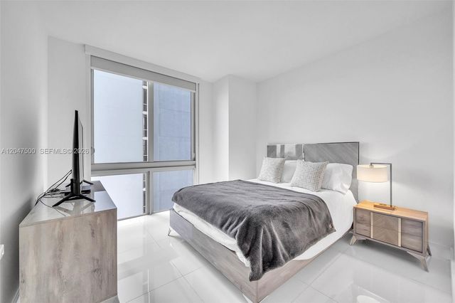 16385 Biscayne Boulevard 2707, North Miami Beach, FL 33160